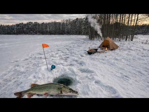 Wintercamping am See mit beheiztem Zelt, Angeln und Hund