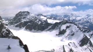 preview picture of video 'Coeur du Valais, le Val d'Hérens et le Parc Naturel vu du ciel.'