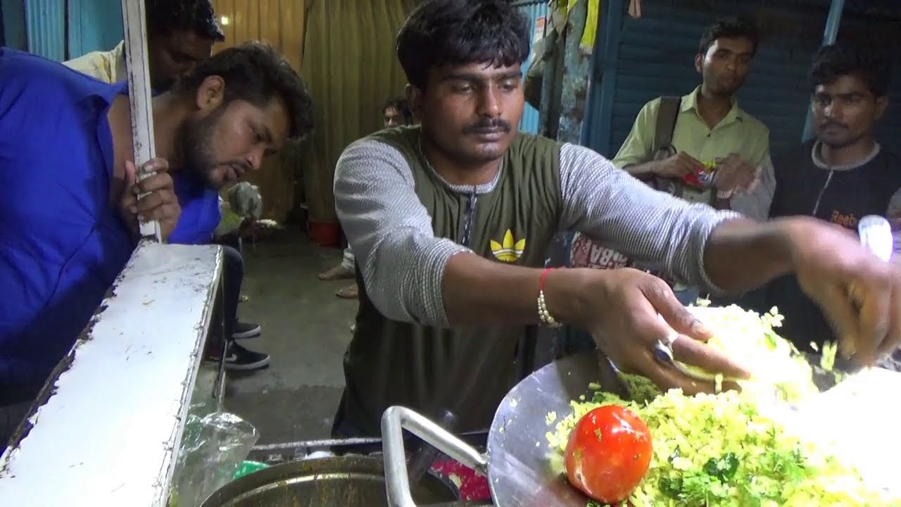 <h1 class=title>सैराट पोहा | Sairat Poha Corner | Famous Spicy Poha 10 Rs in Yavatmal Maharashtra India</h1>