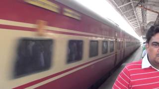 preview picture of video 'BL WCAM-2P #21876 hauls 19405 YPR-ADI AC Express At Virar!!!!'