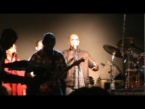 brindis por Pierrot.