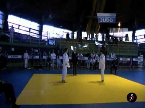 italiajudo.com_camp ita cadetti 2011 - finale 48kg - Tau vs Ravagnani.flv