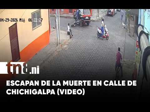 Motorizados «la vieron pálida» al ser embestidos por una camioneta en Chinandega