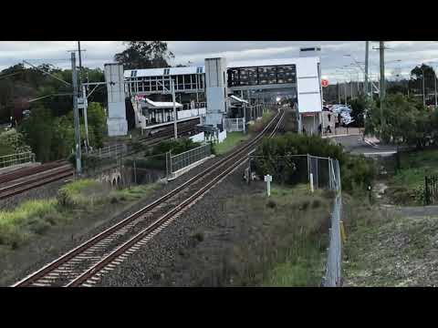 6MW2 lead by NR73/NR6/9312/NR107 heading north at leumeah