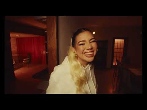 Gigi Méndez - MITAD (Video Oficial)