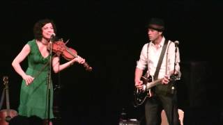Carrie Rodriguez &amp; Luke Jacobs &quot;Devil In Mind&quot;, live Östersund 20/9 2013.