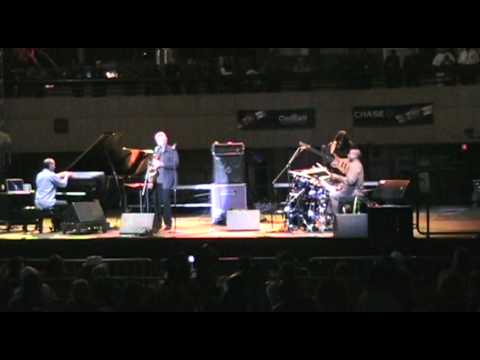 Yellowjackets - Out of Town (Live at Detroit Jazz Fest 2010)