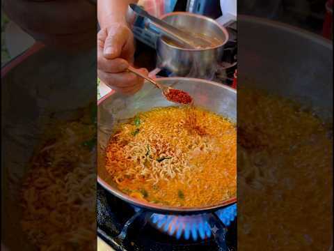 할머니가 끓여 주신 정성 가득 라면과 토스트 / Grandma's Special Ramen and Toast