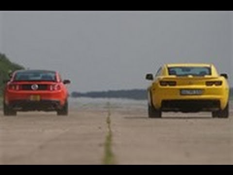 Ford Mustang Boss 302 vs Chevrolet Camaro