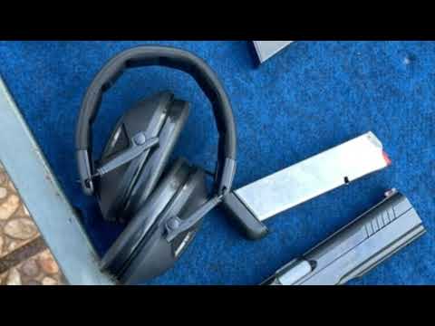 KESERUAN AWKARIN LATIHAN MENEMBAK BERSAMA SANG AYAH DI LAPANG TEMBAK TNI AL