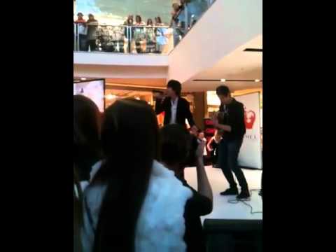 Bobby Andonov singing at Doncaster 13/7/2011