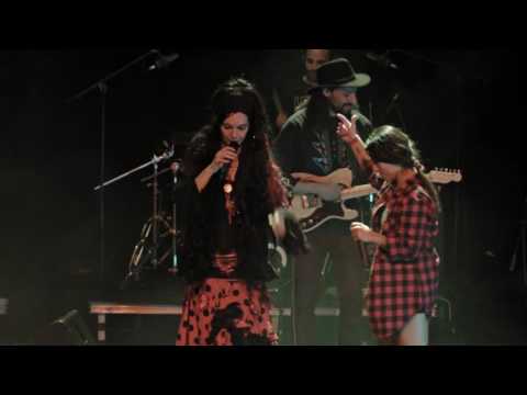 Ana Tijoux i Marinah - Sacar la voz + Antipatriarca (Concert dels 10 anys de la Directa)