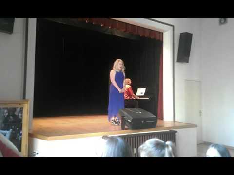 Slza z tváře padá