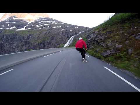 Un impresionante descenso en skate en un puerto de montaña en Noruega hqdefault - Un impresionante descenso en skate en un puerto de montaña en Noruega