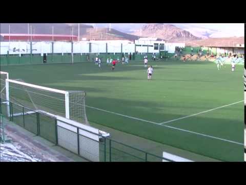 Fede (CD Tenerife B) despeja el balón para marcar un gol a su portero