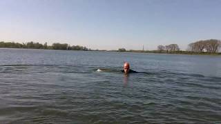 preview picture of video 'Trion buitenzwemmen 17 april 2010'