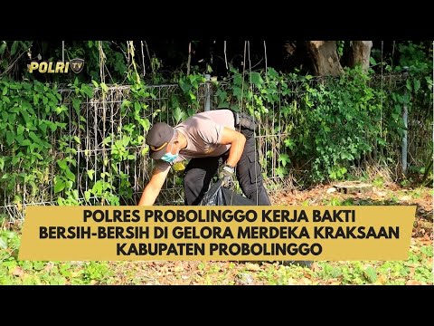 POLRES PROBOLINGGO KERJA BAKTI BERSIH-BERSIH DI GELORA MERDEKA KRAKSAAN KABUPATEN PROBOLINGGO