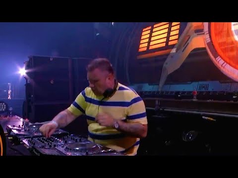 Dave D & Teka B - Wonderwall (ID Remix) [Partyraiser Live]