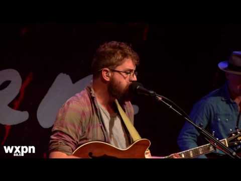 Bear's Den - "Red Earth and Pouring Rain" (Free At Noon Concert)