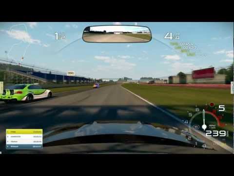 Auto Club Revolution in Multiplayer on Silverstone