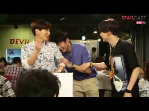 Super Junior's Naver Starcast Moment - SJ's Manager Dancing with Hyukjae