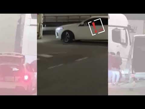 Un camionero embiste a una furgoneta de ladrones mientras un robo en la AP 7