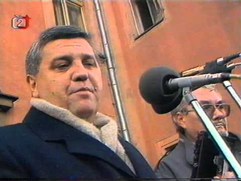 Soudruh Štěpán v areálu ČKD Praha vypískán dělníky (23.11.1989)