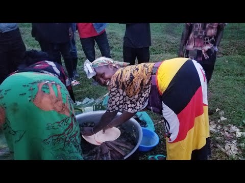 😱THIS IS HOW THE UGANDANs COOKED THEIR TRADITIONAL FOOD @iammarwa