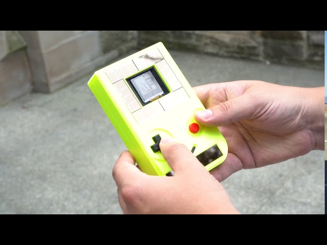 Новый Game Boy работает без батареек – но гаснет каждые 10 секунд