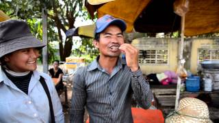 preview picture of video 'Man Eats Fried Tarantula Spider in Skuon, Cambodia'