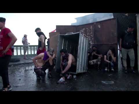 イラク軍と抗議者がバグダッドで衝突 (Iraqi forces, protesters clash in Baghdad)