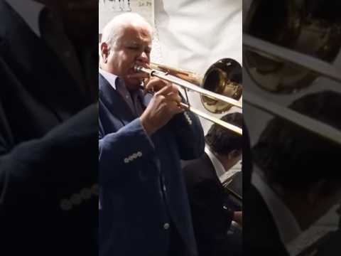 Dan BARRETT's classy solo over Jeep is jumping. Trombone Master!