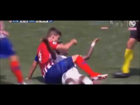 Dahshat! "Atletiko" futbolchisi Vinisius Juniorni tishlab oldi (VIDEO)