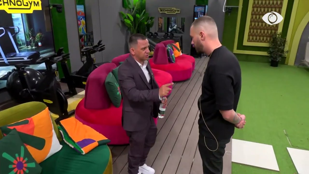 “Ti sot fitove”/ Elvisi diskuton me Romeon: Duhet vetëm të qëndrosh i qetë dhe të tallesh...