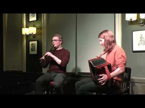 Hearken at The Bridge Folk Club – Askerpols (Ingunn Bjørgo)