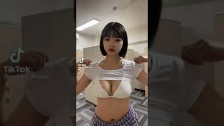 tiktok～お乳のせいで服着れないよぉ～