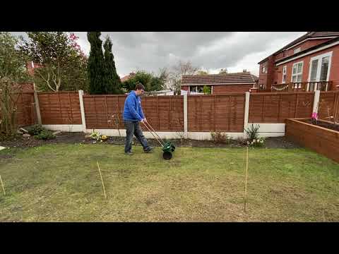 Spreading grass seed with Evergreen Easy lawn Spreader