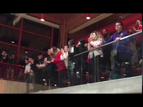 Fans feuern Türk-Gücü-Erding-Keeper Ahmet Kaya vor Neunmeterschießen an