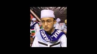 Download lagu Kumpulan foto-foto gus azmi pake kaca mata🖤 mp3