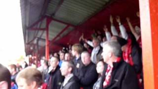 preview picture of video 'Tamworth Fans sing 'we are Tamworth from The Lamb''