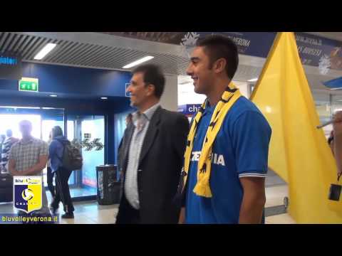 www.bluvolleyverona.it - L'arrivo di Sander all'aeroporto di Verona