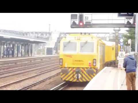 Colas rail 66847 with an MMT through Ashford platform 2, with an unexpected 2 tone
