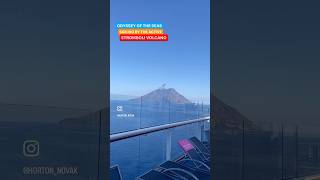 Vulcão ativo visto de um Navio de Cruzeiros | Odyssey of the Seas em Stromboli - Itália #shorts