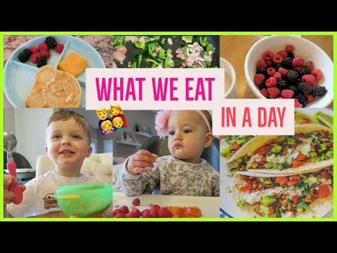 WHAT WE EAT IN A DAY 🌮🍌🍓  | MOM BABY + TODDLER 👩‍👧‍👦🍼 | healthy simple meals Video