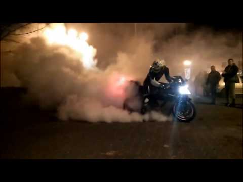 Motocyklista puszcza z dymem stary nieudany rok.Zakonczony choroba,CBR 1000 RR