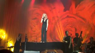 Delta Goodrem Throw It Away, Give it Away