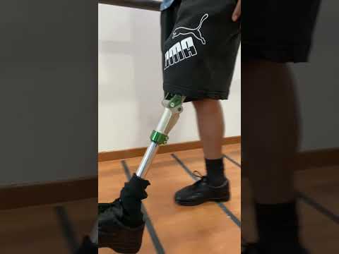 PRÓTESIS TRANSFEMORAL. 🦿#Amputados #ArribadeRodilla #amputee #socket #shorts