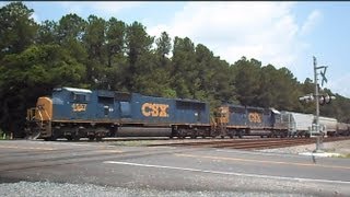 preview picture of video 'CSX Freight Train Through Callahan Junctions Sharp Curve'