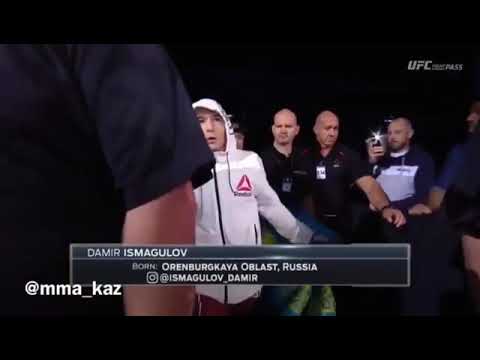 Бірінші қазақ UFS төріне қазақ туын желбіреткен.