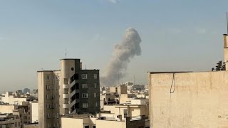 Video zeigt Rauch über dem Jomhouri-Platz in Teheran nach israelischem Angriff
